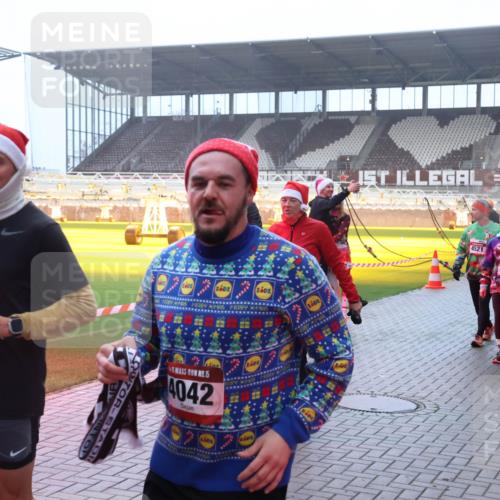 07.12.2025 - St. Pauli X-Mass-Run No. 15 Luisa Fischer http://msf.ph/oto/9386546 07.12.2025 10:20:36 Ziel 40, 1401, 15, 4042, 2401, 2302, 4521, 4524, 1553, 447, 452, 459, 461, 478, 1364, 1553, 1903, 2187, 2238, 2751, 2855, 3473, 3832, 3846, 3871, 3893, 4042, 4071, 4116, 4503, 4523 meine-sportfotos.de