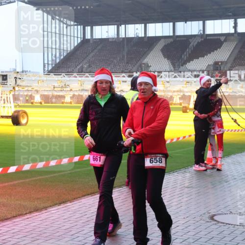 07.12.2025 - St. Pauli X-Mass-Run No. 15 Luisa Fischer http://msf.ph/oto/9386549 07.12.2025 10:20:36 Ziel 661, 658, 4521, 447, 452, 459, 461, 478, 1364, 1553, 1903, 2187, 2238, 2751, 2855, 3473, 3832, 3846, 3871, 3893, 4042, 4071, 4116, 4503, 4523 meine-sportfotos.de