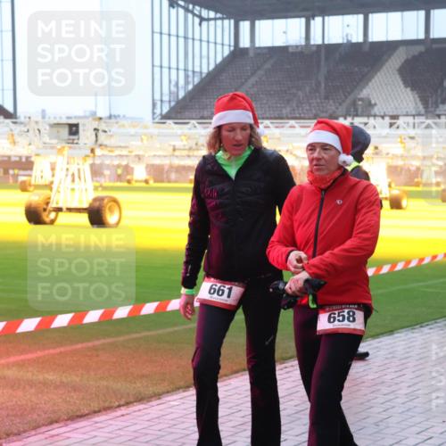 07.12.2025 - St. Pauli X-Mass-Run No. 15 Luisa Fischer http://msf.ph/oto/9386550 07.12.2025 10:20:37 Ziel 661, 658, 447, 452, 459, 461, 478, 1364, 1553, 1903, 2187, 2238, 2751, 2855, 3473, 3832, 3846, 3871, 3893, 4042, 4071, 4116, 4503, 4523 meine-sportfotos.de
