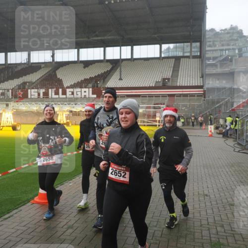 07.12.2025 - St. Pauli X-Mass-Run No. 15 Fabian Wolf http://msf.ph/oto/9386553 07.12.2025 10:15:47 Ziel 2641, 2645, 2652, 2658, 2659, 2745, 4455 meine-sportfotos.de