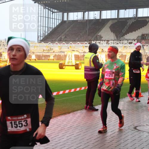 07.12.2025 - St. Pauli X-Mass-Run No. 15 Luisa Fischer http://msf.ph/oto/9386576 07.12.2025 10:20:39 Ziel 1553, 452, 4074, 372, 4521, 4524, 447, 452, 459, 461, 478, 1364, 1553, 1903, 2187, 2238, 2751, 2855, 3473, 3832, 3846, 3871, 3893, 4042, 4071, 4116, 4490, 4503, 4523 meine-sportfotos.de