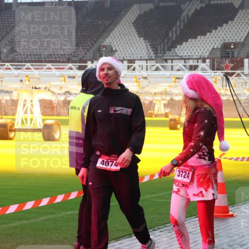 07.12.2025 - St. Pauli X-Mass-Run No. 15 Luisa Fischer http://msf.ph/oto/9386586 07.12.2025 10:20:42 Ziel 23, 130, 15, 4074, 3724, 447, 452, 459, 461, 478, 1364, 1553, 1903, 2187, 2238, 2751, 2855, 3473, 3832, 3846, 3871, 3893, 4042, 4071, 4116, 4490, 4503, 4523 meine-sportfotos.de