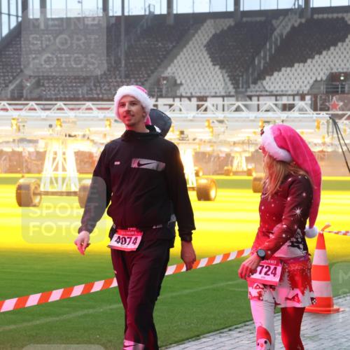 07.12.2025 - St. Pauli X-Mass-Run No. 15 Luisa Fischer http://msf.ph/oto/9386587 07.12.2025 10:20:42 Ziel 15, 4074, 724, 447, 452, 459, 461, 478, 1364, 1553, 1903, 2187, 2238, 2751, 2855, 3473, 3832, 3846, 3871, 3893, 4042, 4071, 4116, 4490, 4503, 4523 meine-sportfotos.de