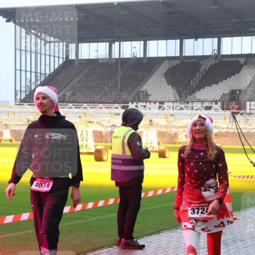 07.12.2025 - St. Pauli X-Mass-Run No. 15 Luisa Fischer http://msf.ph/oto/9386598 07.12.2025 10:20:43 Ziel 4074, 15, 3724, 447, 452, 459, 461, 478, 1364, 1553, 1903, 2187, 2238, 2751, 2855, 3473, 3832, 3846, 3871, 3893, 4042, 4071, 4116, 4490, 4503, 4523 meine-sportfotos.de