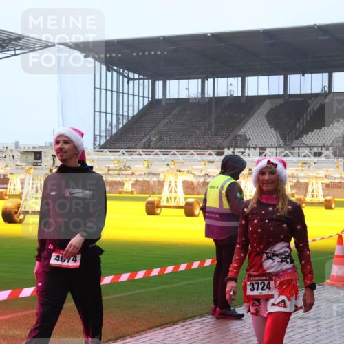 07.12.2025 - St. Pauli X-Mass-Run No. 15 Luisa Fischer http://msf.ph/oto/9386603 07.12.2025 10:20:44 Ziel 23, 4074, 15, 3724, 447, 452, 459, 461, 478, 1364, 1553, 1903, 2187, 2238, 2751, 2855, 3473, 3832, 3846, 3871, 3893, 4042, 4071, 4116, 4490, 4503, 4523 meine-sportfotos.de