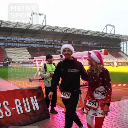 07.12.2025 - St. Pauli X-Mass-Run No. 15 Luisa Fischer http://msf.ph/oto/9386634 07.12.2025 10:20:47 Ziel 4074, 3724, 447, 452, 459, 461, 478, 1016, 1076, 1364, 1466, 1553, 1903, 2187, 2238, 2751, 2855, 3473, 3832, 3846, 3871, 3893, 4042, 4071, 4116, 4490, 4503, 4523 meine-sportfotos.de
