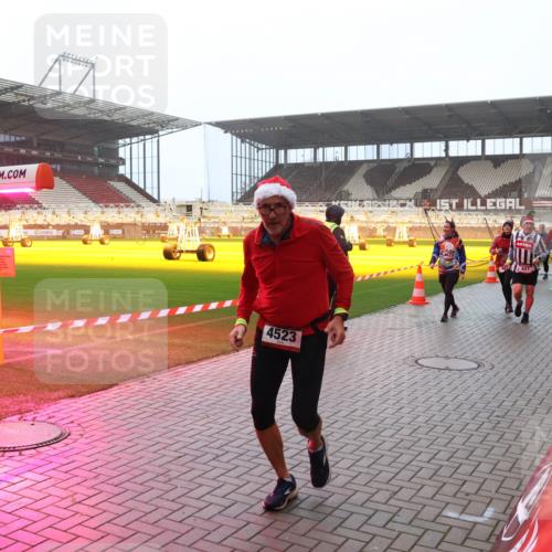 07.12.2025 - St. Pauli X-Mass-Run No. 15 Luisa Fischer http://msf.ph/oto/9386638 07.12.2025 10:20:49 Ziel 4523, 447, 452, 459, 461, 478, 1016, 1076, 1364, 1466, 1553, 1903, 2187, 2238, 2751, 2855, 3473, 3832, 3846, 3871, 3893, 4042, 4071, 4116, 4490, 4503, 4517, 4523 meine-sportfotos.de