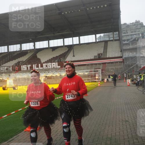 07.12.2025 - St. Pauli X-Mass-Run No. 15 Fabian Wolf http://msf.ph/oto/9386657 07.12.2025 10:16:23 Ziel 394, 1328, 2743 meine-sportfotos.de