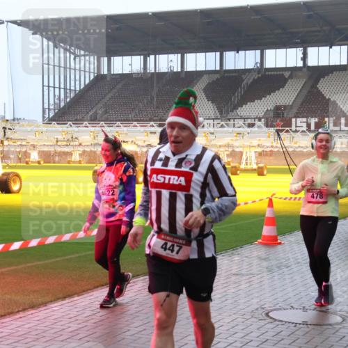 07.12.2025 - St. Pauli X-Mass-Run No. 15 Luisa Fischer http://msf.ph/oto/9386659 07.12.2025 10:20:53 Ziel 4522, 478, 3893, 447, 386, 461, 392, 447, 452, 459, 461, 478, 1016, 1076, 1364, 1466, 1553, 1903, 2187, 2238, 2751, 2855, 3473, 3832, 3846, 3871, 4042, 4071, 4116, 4490, 4503, 4517, 4523 meine-sportfotos.de