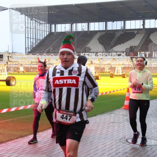 07.12.2025 - St. Pauli X-Mass-Run No. 15 Luisa Fischer http://msf.ph/oto/9386660 07.12.2025 10:20:53 Ziel 478, 5, 447, 3893, 461, 392, 447, 452, 459, 461, 478, 1016, 1076, 1364, 1466, 1553, 1903, 2187, 2238, 2751, 2855, 3473, 3832, 3846, 3871, 4042, 4071, 4116, 4490, 4503, 4517, 4523 meine-sportfotos.de