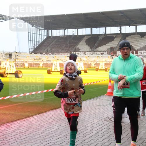 07.12.2025 - St. Pauli X-Mass-Run No. 15 Luisa Fischer http://msf.ph/oto/9386686 07.12.2025 10:21:02 Ziel 2751, 1076, 384, 392, 447, 452, 459, 461, 478, 1016, 1076, 1466, 1553, 2187, 2799, 2855, 3473, 3832, 4042, 4071, 4116, 4490, 4503, 4517, 4523 meine-sportfotos.de