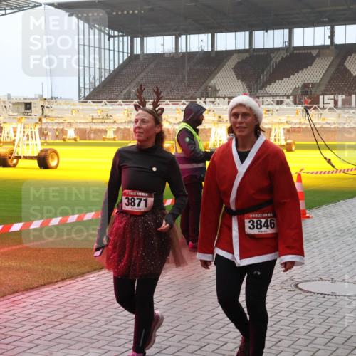 07.12.2025 - St. Pauli X-Mass-Run No. 15 Luisa Fischer http://msf.ph/oto/9386691 07.12.2025 10:21:05 Ziel 15, 3871, 5, 3846, 136, 392, 447, 452, 459, 461, 478, 1016, 1076, 1466, 2187, 2799, 2855, 3473, 3832, 4116, 4490, 4503, 4517, 4523 meine-sportfotos.de
