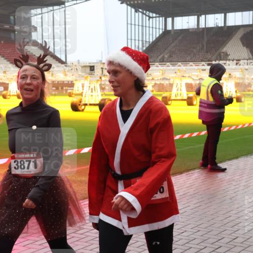 07.12.2025 - St. Pauli X-Mass-Run No. 15 Luisa Fischer http://msf.ph/oto/9386696 07.12.2025 10:21:06 Ziel 0, 150, 15, 3871, 392, 447, 452, 459, 461, 478, 1016, 1076, 1466, 2187, 2799, 2855, 3473, 3832, 4116, 4490, 4503, 4517, 4523 meine-sportfotos.de