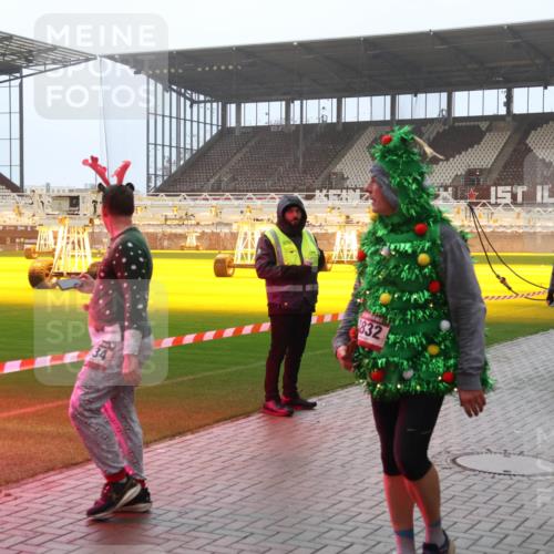 07.12.2025 - St. Pauli X-Mass-Run No. 15 Luisa Fischer http://msf.ph/oto/9386730 07.12.2025 10:21:16 Ziel 832, 21, 41, 392, 447, 452, 461, 478, 1016, 1076, 1386, 1407, 1466, 1898, 1900, 2187, 2565, 2799, 3473, 3832, 4116, 4338, 4490, 4517 meine-sportfotos.de