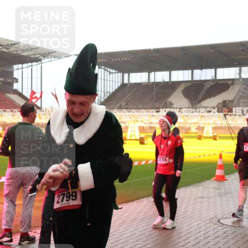 07.12.2025 - St. Pauli X-Mass-Run No. 15 Luisa Fischer http://msf.ph/oto/9386750 07.12.2025 10:21:22 Ziel 4338, 2799, 4116, 2187, 3473, 392, 461, 478, 1016, 1076, 1386, 1407, 1466, 1898, 1900, 2187, 2565, 2799, 3984, 4338, 4490, 4517 meine-sportfotos.de