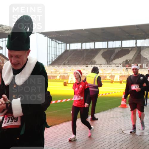 07.12.2025 - St. Pauli X-Mass-Run No. 15 Luisa Fischer http://msf.ph/oto/9386760 07.12.2025 10:21:23 Ziel 2799, 4116, 2187, 3473, 392, 1016, 1076, 1386, 1407, 1466, 1898, 1900, 2173, 2565, 2799, 3984, 4338, 4490, 4517 meine-sportfotos.de