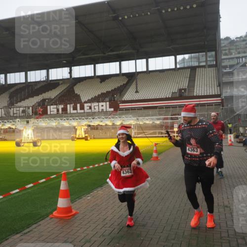 07.12.2025 - St. Pauli X-Mass-Run No. 15 Fabian Wolf http://msf.ph/oto/9386761 07.12.2025 10:16:36 Ziel 2185, 2266, 4362, 4363, 4510 meine-sportfotos.de