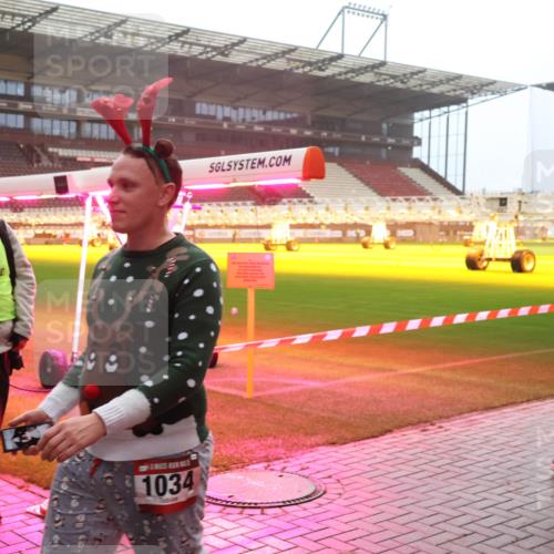 07.12.2025 - St. Pauli X-Mass-Run No. 15 Luisa Fischer http://msf.ph/oto/9386792 07.12.2025 10:21:29 Ziel 1034, 392, 1016, 1076, 1326, 1386, 1407, 1466, 1898, 1900, 2173, 2565, 2799, 3062, 3384, 3540, 3541, 3848, 3849, 3984, 4117, 4338, 4517 meine-sportfotos.de