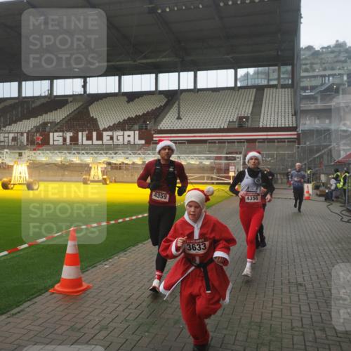 07.12.2025 - St. Pauli X-Mass-Run No. 15 Fabian Wolf http://msf.ph/oto/9386854 07.12.2025 10:16:49 Ziel 1620, 1989, 1997, 2185, 2266, 3633, 4356, 4359, 4363, 4769 meine-sportfotos.de