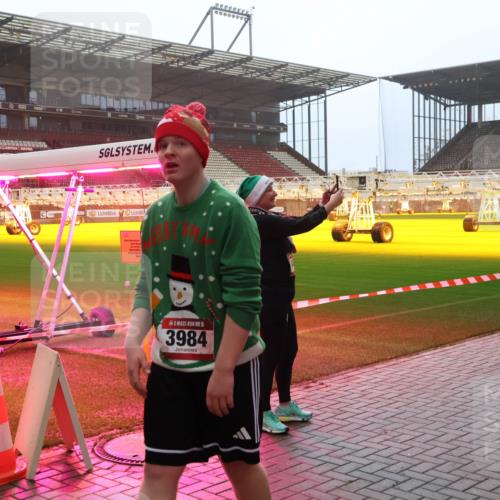 07.12.2025 - St. Pauli X-Mass-Run No. 15 Luisa Fischer http://msf.ph/oto/9386856 07.12.2025 10:21:35 Ziel 15, 3984, 149, 270, 392, 1326, 1386, 1407, 1898, 1900, 2173, 2565, 2799, 3062, 3091, 3384, 3540, 3541, 3848, 3849, 3984, 3988, 4117, 4338, 4517 meine-sportfotos.de
