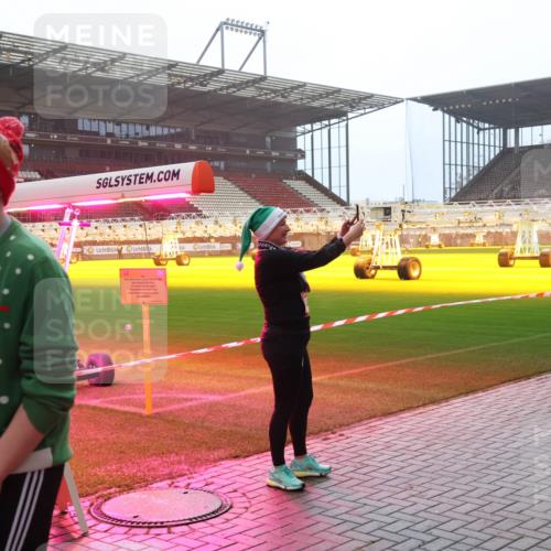 07.12.2025 - St. Pauli X-Mass-Run No. 15 Luisa Fischer http://msf.ph/oto/9386858 07.12.2025 10:21:36 Ziel 3984, 149, 270, 392, 1326, 1386, 1407, 1898, 1900, 2173, 2565, 2799, 2927, 3062, 3091, 3384, 3540, 3541, 3848, 3849, 3984, 3988, 4117, 4338, 4517 meine-sportfotos.de