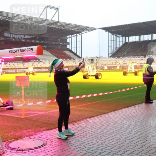 07.12.2025 - St. Pauli X-Mass-Run No. 15 Luisa Fischer http://msf.ph/oto/9386861 07.12.2025 10:21:36 Ziel 2565, 149, 270, 392, 1326, 1386, 1407, 1898, 1900, 2173, 2565, 2799, 2927, 3062, 3091, 3384, 3540, 3541, 3848, 3849, 3984, 3988, 4117, 4338, 4517 meine-sportfotos.de