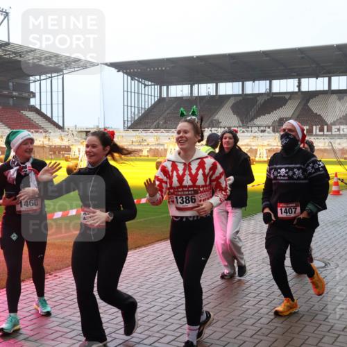 07.12.2025 - St. Pauli X-Mass-Run No. 15 Luisa Fischer http://msf.ph/oto/9386908 07.12.2025 10:21:38 Ziel 1466, 15, 1386, 1407, 149, 270, 392, 1326, 1386, 1407, 1898, 1900, 2173, 2565, 2799, 2927, 3062, 3091, 3384, 3540, 3541, 3848, 3849, 3984, 3988, 4117, 4169, 4170, 4338 meine-sportfotos.de
