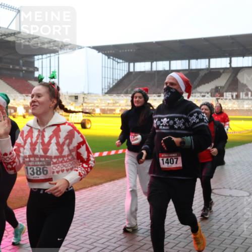 07.12.2025 - St. Pauli X-Mass-Run No. 15 Luisa Fischer http://msf.ph/oto/9386910 07.12.2025 10:21:39 Ziel 15, 1386, 1407, 149, 270, 392, 1326, 1386, 1407, 1898, 1900, 2173, 2565, 2799, 2927, 2997, 3062, 3091, 3384, 3540, 3541, 3848, 3849, 3984, 3988, 4117, 4169, 4170, 4338 meine-sportfotos.de