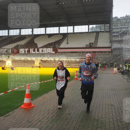 07.12.2025 - St. Pauli X-Mass-Run No. 15 Fabian Wolf http://msf.ph/oto/9386911 07.12.2025 10:16:52 Ziel 1620, 1989, 1997, 3633, 4356, 4359, 4769 meine-sportfotos.de