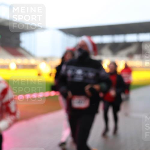 07.12.2025 - St. Pauli X-Mass-Run No. 15 Luisa Fischer http://msf.ph/oto/9386912 07.12.2025 10:21:39 Ziel 149, 270, 392, 1326, 1386, 1407, 1898, 1900, 2173, 2565, 2799, 2927, 2997, 3062, 3091, 3384, 3540, 3541, 3848, 3849, 3984, 3988, 4117, 4169, 4170, 4338 meine-sportfotos.de