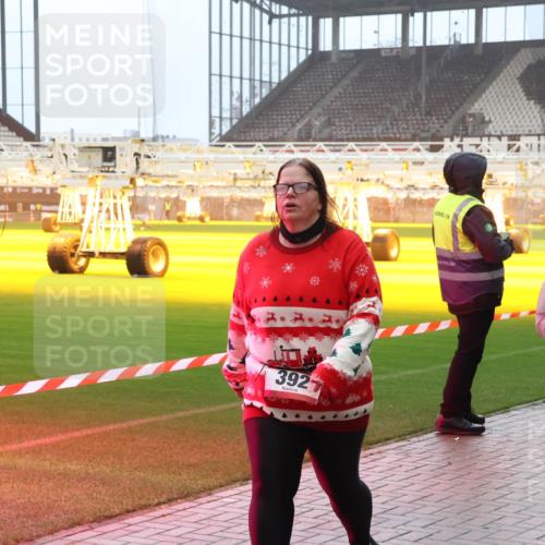 07.12.2025 - St. Pauli X-Mass-Run No. 15 Luisa Fischer http://msf.ph/oto/9386925 07.12.2025 10:21:43 Ziel 392, 2173, 149, 270, 1326, 1386, 1407, 1898, 1900, 2173, 2565, 2799, 2927, 2997, 3062, 3091, 3384, 3540, 3541, 3848, 3849, 3984, 3988, 4117, 4158, 4169, 4170, 4338 meine-sportfotos.de
