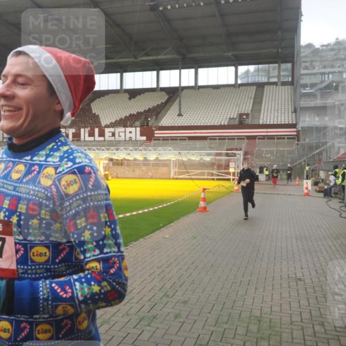 07.12.2025 - St. Pauli X-Mass-Run No. 15 Fabian Wolf http://msf.ph/oto/9386931 07.12.2025 10:16:53 Ziel 1620, 1989, 1997, 2694, 3633, 4356, 4359, 4769 meine-sportfotos.de
