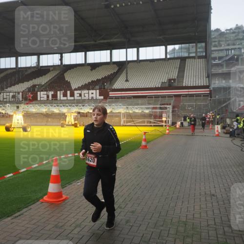 07.12.2025 - St. Pauli X-Mass-Run No. 15 Fabian Wolf http://msf.ph/oto/9386954 07.12.2025 10:16:56 Ziel 1620, 1762, 1989, 1997, 2694, 3633, 4356, 4359, 4769 meine-sportfotos.de