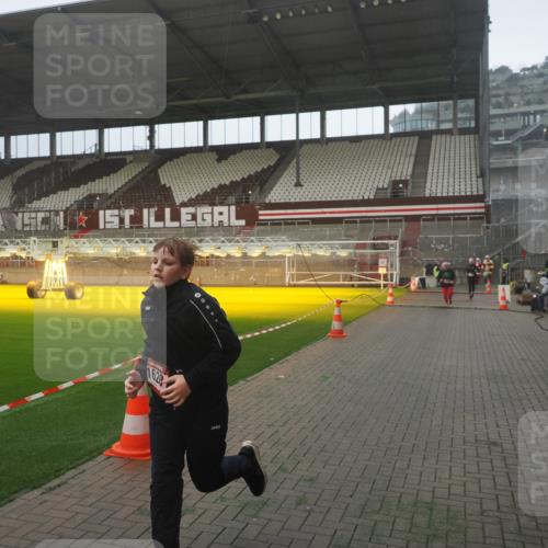 07.12.2025 - St. Pauli X-Mass-Run No. 15 Fabian Wolf http://msf.ph/oto/9386958 07.12.2025 10:16:56 Ziel 1620, 1762, 1989, 1997, 2694, 3633, 4356, 4359, 4769 meine-sportfotos.de