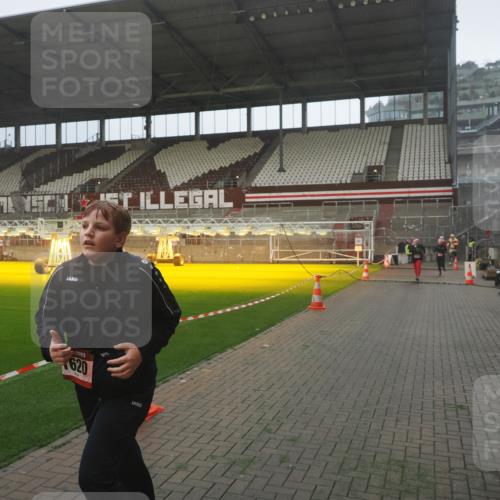 07.12.2025 - St. Pauli X-Mass-Run No. 15 Fabian Wolf http://msf.ph/oto/9386962 07.12.2025 10:16:56 Ziel 1620, 1762, 1989, 1997, 2694, 3633, 4356, 4359, 4769 meine-sportfotos.de