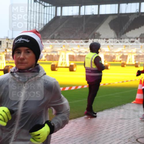 07.12.2025 - St. Pauli X-Mass-Run No. 15 Luisa Fischer http://msf.ph/oto/9386980 07.12.2025 10:21:44 Ziel 3849, 38, 149, 270, 1326, 1386, 1407, 1898, 1900, 2173, 2565, 2799, 2927, 2997, 3062, 3091, 3384, 3540, 3541, 3848, 3849, 3984, 3988, 4117, 4158, 4169, 4170, 4338 meine-sportfotos.de
