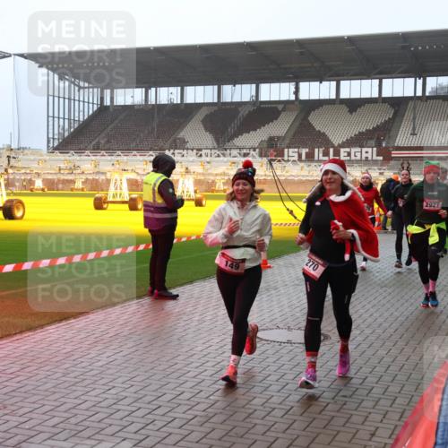 07.12.2025 - St. Pauli X-Mass-Run No. 15 Luisa Fischer http://msf.ph/oto/9387014 07.12.2025 10:21:51 Ziel 149, 270, 2927, 149, 270, 1326, 1386, 1407, 1898, 1900, 2173, 2565, 2927, 2997, 3062, 3091, 3384, 3540, 3541, 3848, 3849, 3984, 3988, 4117, 4158, 4169, 4170, 4338 meine-sportfotos.de