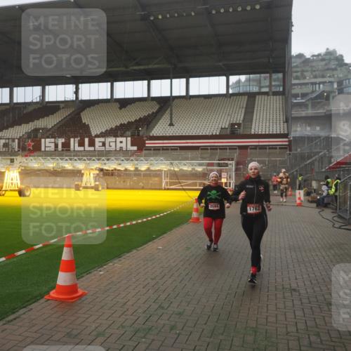 07.12.2025 - St. Pauli X-Mass-Run No. 15 Fabian Wolf http://msf.ph/oto/9387015 07.12.2025 10:17:03 Ziel 1620, 1762, 1989, 1997, 2694, 3229, 3987, 4356, 4359, 4769 meine-sportfotos.de