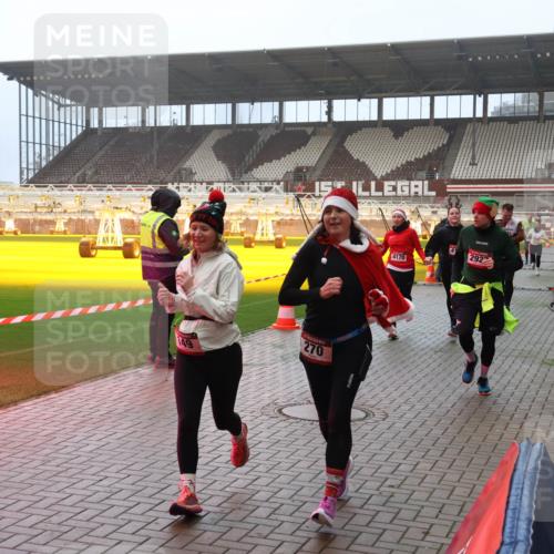 07.12.2025 - St. Pauli X-Mass-Run No. 15 Luisa Fischer http://msf.ph/oto/9387017 07.12.2025 10:21:52 Ziel 15, 149, 270, 4170, 4, 292, 149, 270, 1326, 1386, 1407, 1898, 1900, 2173, 2565, 2927, 2997, 3062, 3091, 3384, 3540, 3541, 3848, 3849, 3984, 3988, 4117, 4158, 4169, 4170, 4338 meine-sportfotos.de