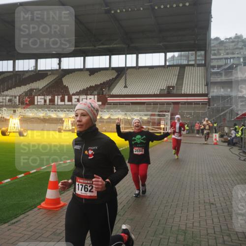 07.12.2025 - St. Pauli X-Mass-Run No. 15 Fabian Wolf http://msf.ph/oto/9387039 07.12.2025 10:17:04 Ziel 1620, 1762, 1989, 1997, 2694, 3229, 3987, 4356, 4359 meine-sportfotos.de