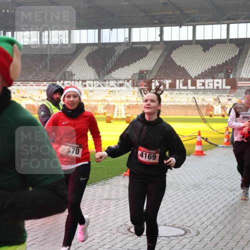 07.12.2025 - St. Pauli X-Mass-Run No. 15 Luisa Fischer http://msf.ph/oto/9387052 07.12.2025 10:21:54 Ziel 22, 5, 70, 4169, 4158, 149, 270, 1326, 1386, 1407, 1898, 1900, 2173, 2565, 2927, 2997, 3062, 3091, 3384, 3540, 3541, 3848, 3849, 3984, 3988, 4117, 4158, 4169, 4170, 4338 meine-sportfotos.de