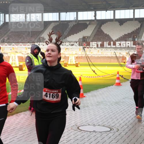 07.12.2025 - St. Pauli X-Mass-Run No. 15 Luisa Fischer http://msf.ph/oto/9387055 07.12.2025 10:21:55 Ziel 15, 4170, 15, 4169, 1, 3988, 4158, 149, 270, 1326, 1386, 1407, 1898, 1900, 2173, 2565, 2927, 2997, 3062, 3091, 3384, 3540, 3541, 3848, 3849, 3984, 3988, 4117, 4158, 4169, 4170, 4338 meine-sportfotos.de
