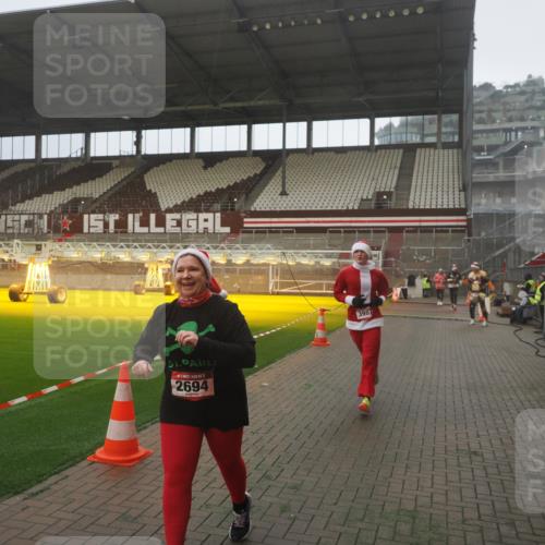 07.12.2025 - St. Pauli X-Mass-Run No. 15 Fabian Wolf http://msf.ph/oto/9387067 07.12.2025 10:17:06 Ziel 1620, 1762, 1989, 1997, 2694, 3229, 3522, 3987 meine-sportfotos.de