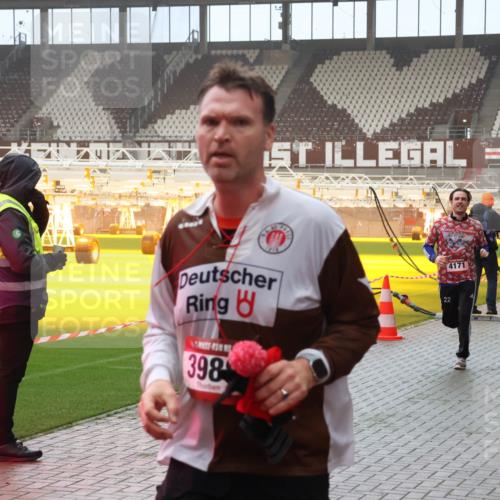 07.12.2025 - St. Pauli X-Mass-Run No. 15 Luisa Fischer http://msf.ph/oto/9387087 07.12.2025 10:21:57 Ziel 398, 4171, 4156, 22, 149, 270, 1326, 1386, 1407, 1898, 1900, 2173, 2565, 2927, 2944, 2997, 3062, 3091, 3384, 3540, 3541, 3848, 3849, 3984, 3988, 4117, 4158, 4169, 4170, 4338 meine-sportfotos.de