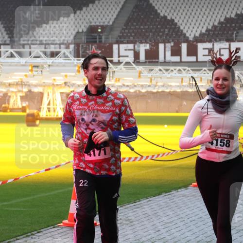 07.12.2025 - St. Pauli X-Mass-Run No. 15 Luisa Fischer http://msf.ph/oto/9387094 07.12.2025 10:21:59 Ziel 4171, 15, 4158, 22, 3062, 149, 270, 1326, 1386, 1407, 1898, 1900, 2173, 2565, 2927, 2944, 2997, 3062, 3091, 3384, 3540, 3541, 3848, 3849, 3984, 3988, 4117, 4158, 4169, 4170, 4338 meine-sportfotos.de