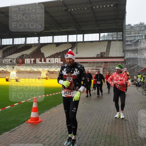 07.12.2025 - St. Pauli X-Mass-Run No. 15 Fabian Wolf http://msf.ph/oto/9387109 07.12.2025 10:17:18 Ziel 257, 268, 3229, 3522, 3874, 3987, 4114, 4339, 4764 meine-sportfotos.de