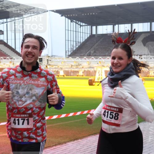 07.12.2025 - St. Pauli X-Mass-Run No. 15 Luisa Fischer http://msf.ph/oto/9387115 07.12.2025 10:22:01 Ziel 5, 4171, 15, 4158, 149, 270, 1326, 1386, 1407, 1898, 1900, 2173, 2565, 2927, 2944, 2945, 2997, 3062, 3091, 3384, 3540, 3541, 3848, 3849, 3984, 3988, 4117, 4158, 4169, 4170, 4338 meine-sportfotos.de