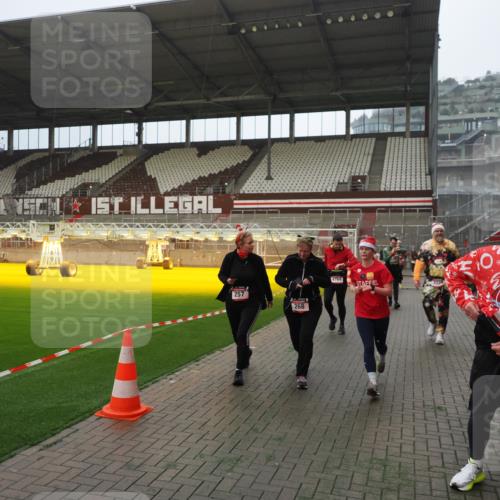 07.12.2025 - St. Pauli X-Mass-Run No. 15 Fabian Wolf http://msf.ph/oto/9387121 07.12.2025 10:17:21 Ziel 257, 268, 2688, 3229, 3522, 3874, 4114, 4339, 4764 meine-sportfotos.de