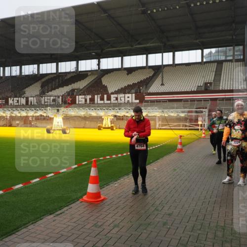 07.12.2025 - St. Pauli X-Mass-Run No. 15 Fabian Wolf http://msf.ph/oto/9387155 07.12.2025 10:17:25 Ziel 257, 268, 2688, 2725, 3522, 3874, 4114, 4339, 4764 meine-sportfotos.de
