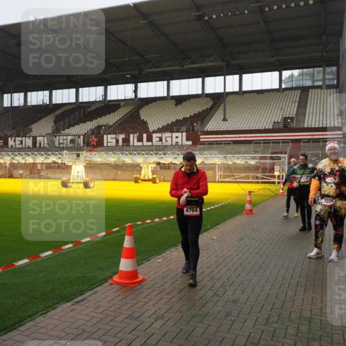07.12.2025 - St. Pauli X-Mass-Run No. 15 Fabian Wolf http://msf.ph/oto/9387159 07.12.2025 10:17:25 Ziel 257, 268, 2688, 2725, 3522, 3874, 4114, 4339, 4764 meine-sportfotos.de